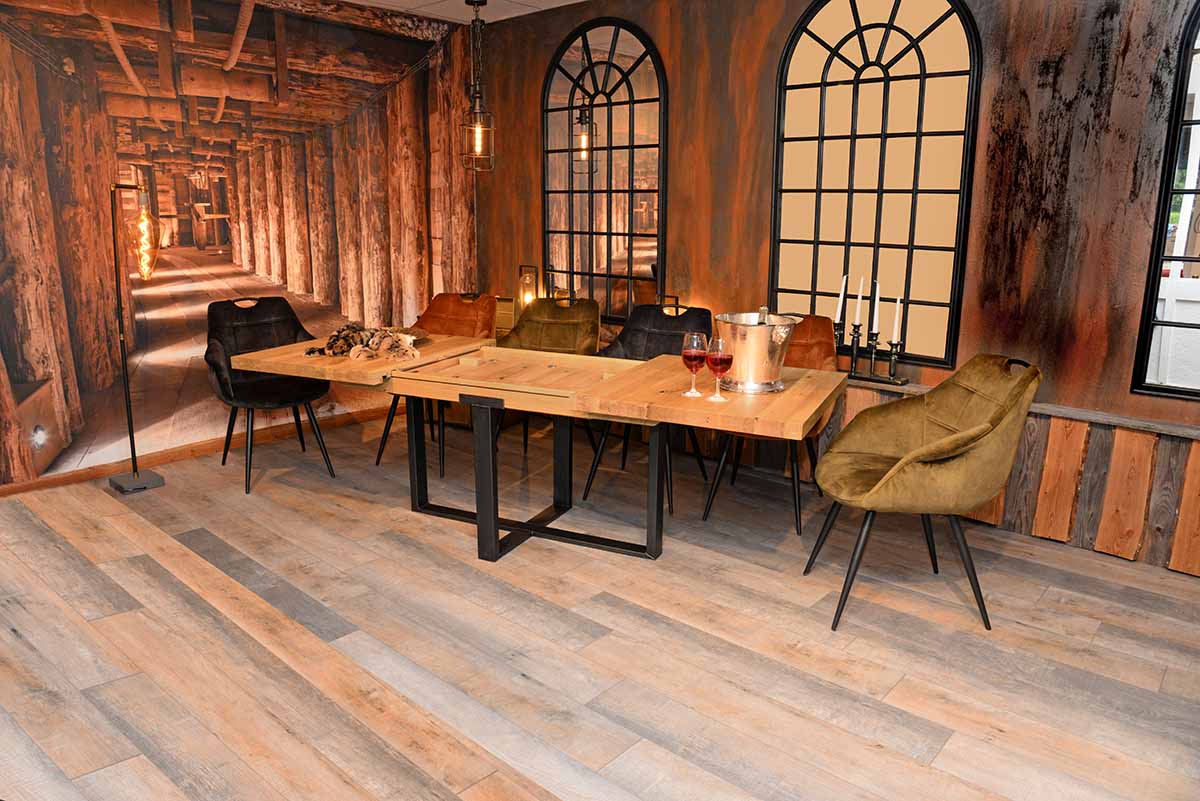 Funktionsesstisch TURINO, Ureiche massiv, natur geölt, 160 / 240 x 90 x 76 cm, aufgedoppelt 27 auf 54 mm, Kreuzgestell aus Rohstahl, verstärkt 40 x 80 mm, Stuhl SAM