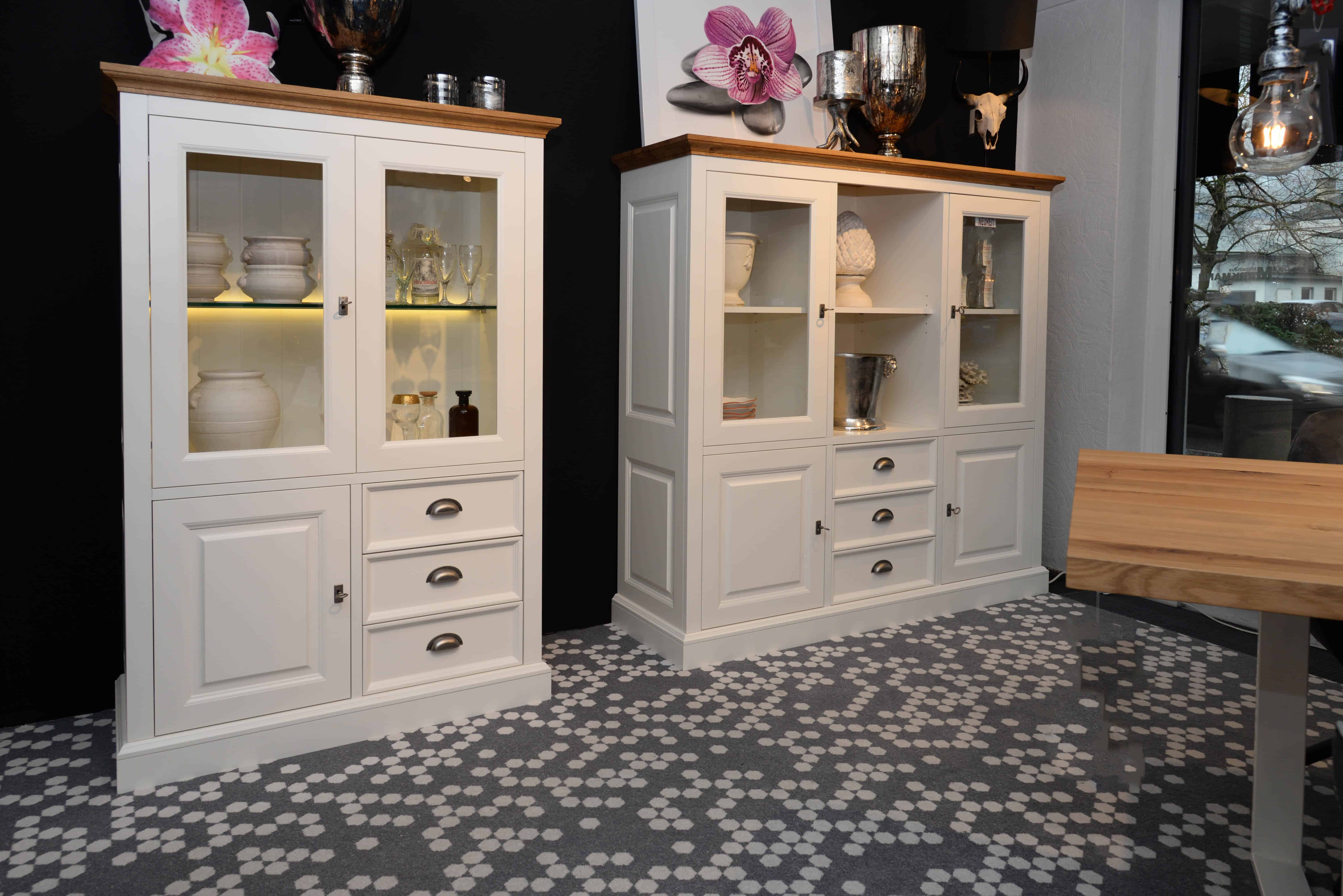 Highboard PROVENCE, Birke/MDF lackiert in RAL9010, Kranzleiste/Deckplatte in Wildeiche massiv, geölt