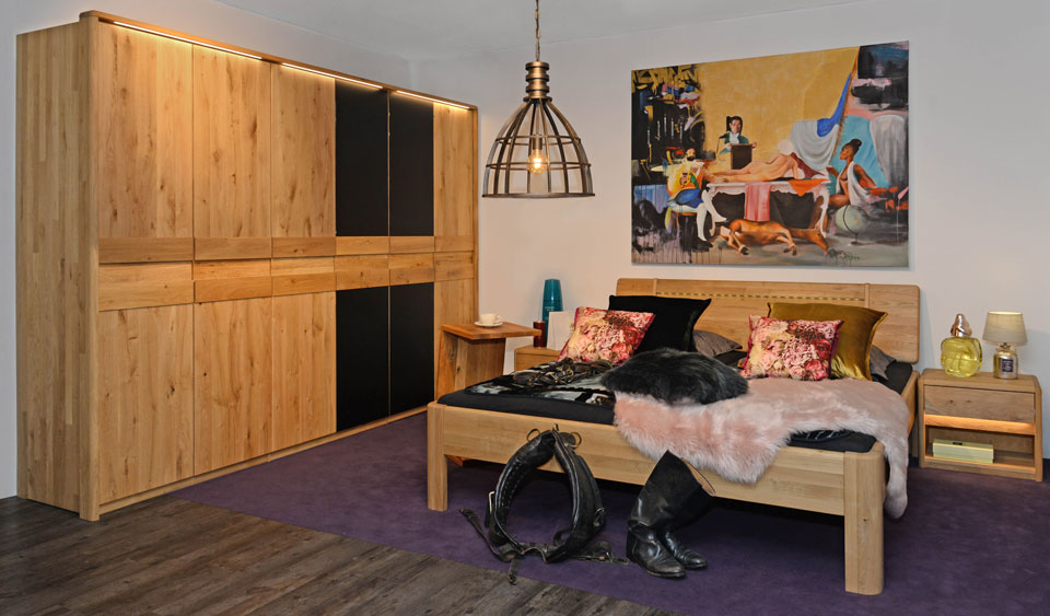 Schlafzimmermöbel DOMENICA, Wildeiche massiv,roheffekt geölt, 6-türiger Kleiderschrank, Doppelbett 180 x 200 cm
