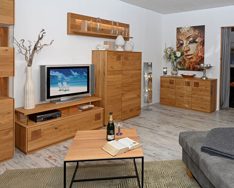 moderne Möbel Wohnzimmer: ZÜRICH mit grifflosen Fronten