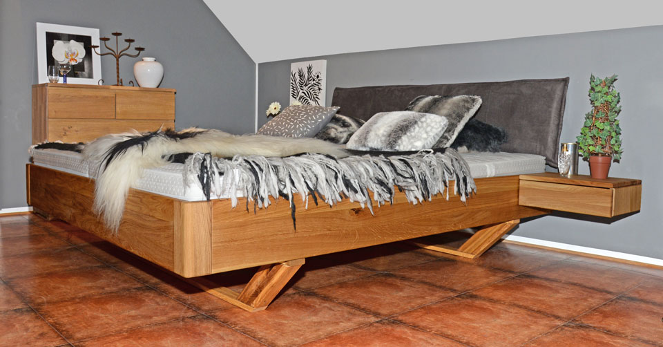 Bett MONTREAUX 5, Doppelbett mit Holzkufe und Polsterkopfteil, Wildeiche massiv, natur geölt, 180 x 200 cm,