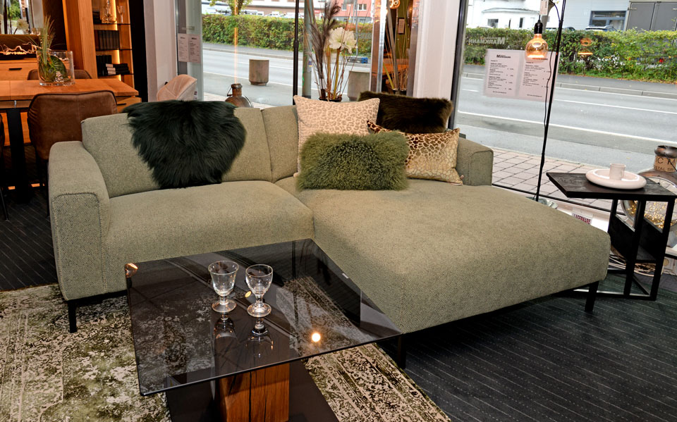 Sofa DALIA mit 1,5-Sitzer und Longchair Sofa DALIA mit 1,5-Sitzer und Longchair