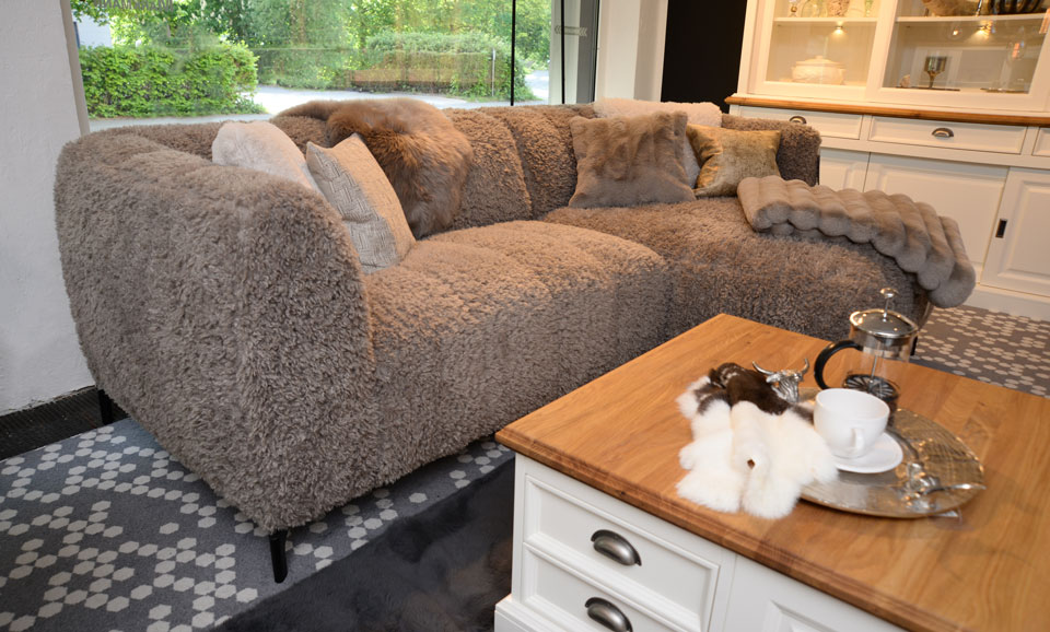 Sofa KATLIN mit kuscheligem Bezug, 2-sitzig mit Longchair Sofa KATLIN mit kuscheligem Bezug, 2-sitzig mit Longchair