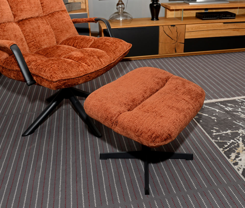 Hocker COSY, Metallfuß, samtiger Bezug