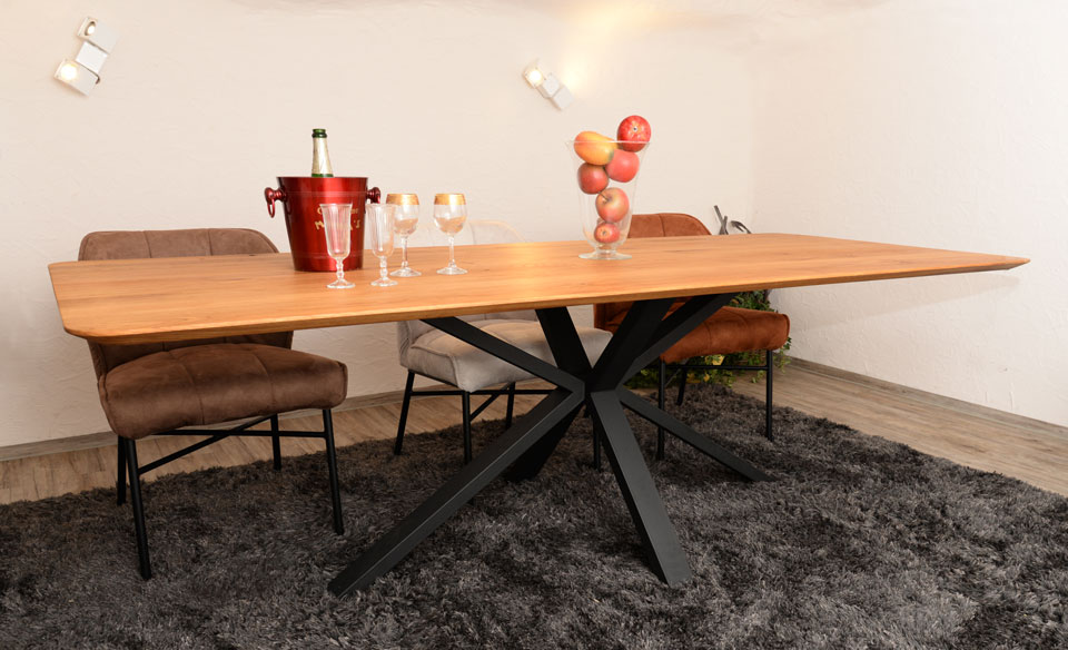 Esstisch LUZERN + MALIN, Massivholz-Platte und Spider-Untergestell aus Metall