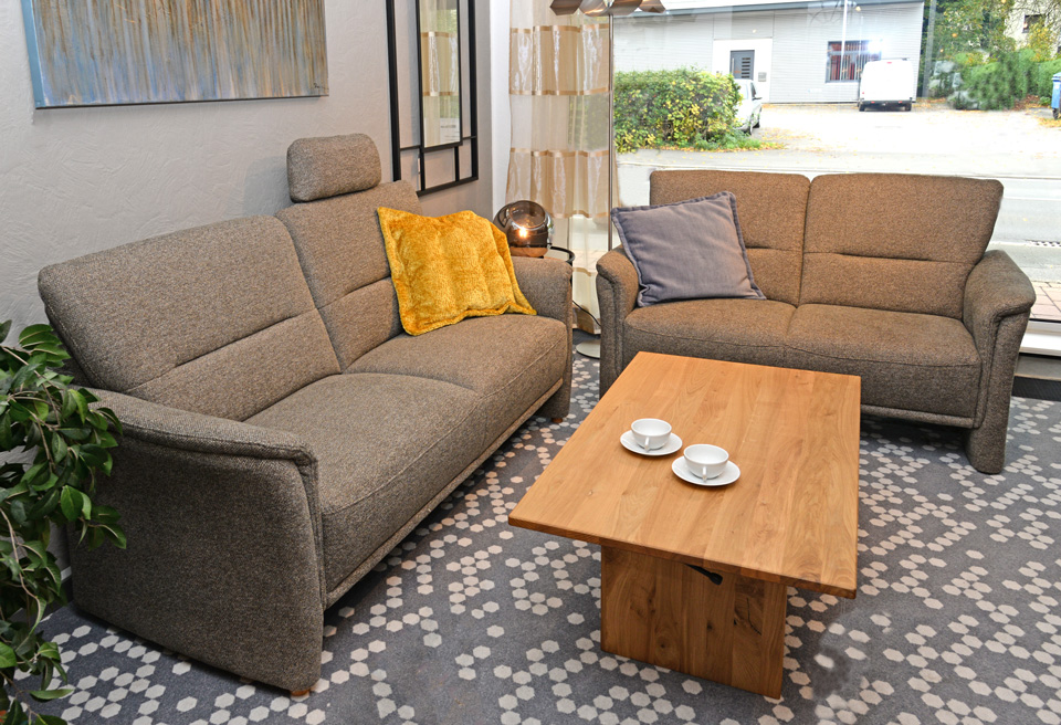 Sofa LINDA, 2-Sitzer mit Federkern gepolstert, 5 verschiedene Polsterungen möglich Sofa LINDA, 2-Sitzer mit Federkern gepolstert, 5 verschiedene Polsterungen möglich
