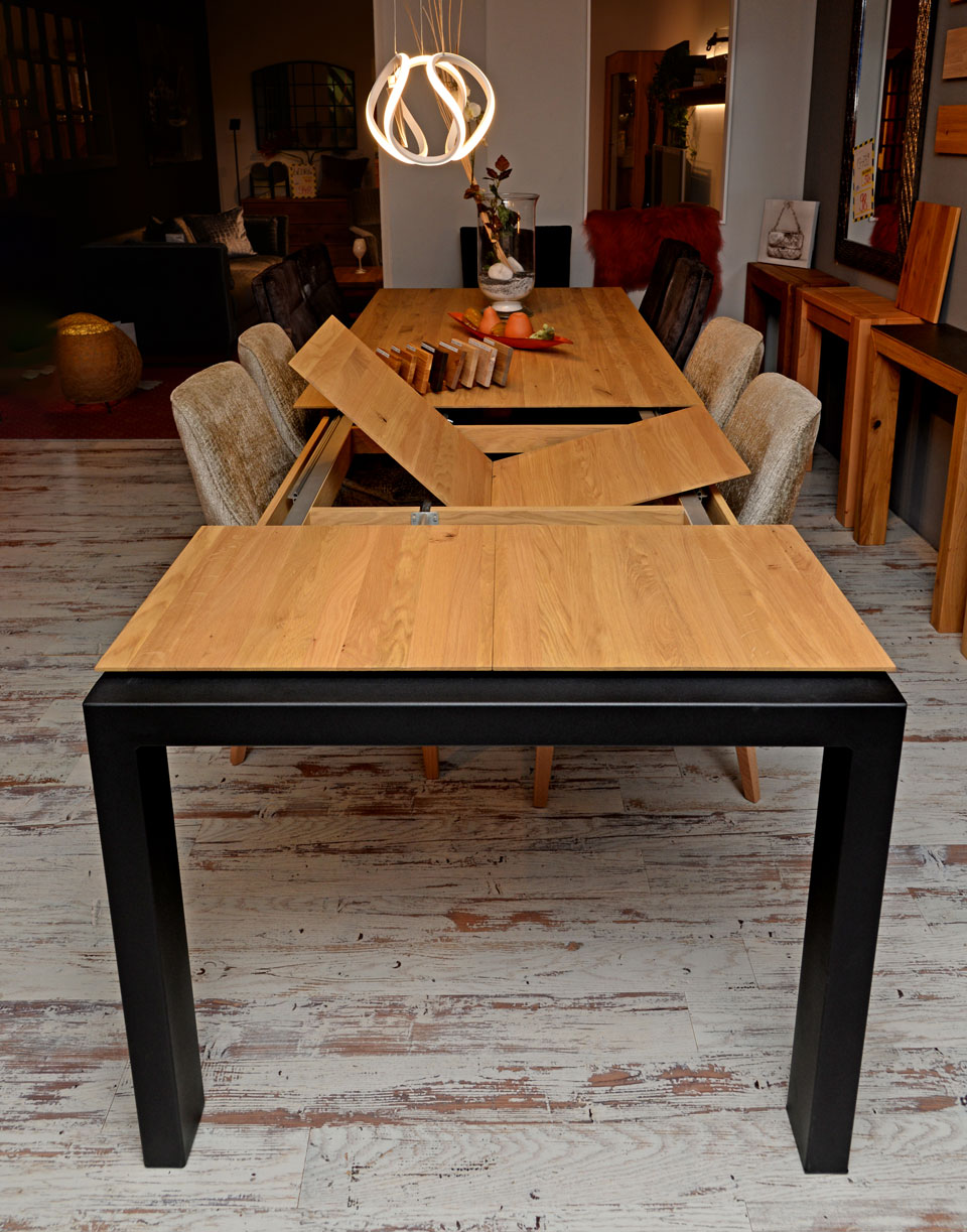 Esstisch TESSIN, Wildeiche massiv, Roheffekt geölt, mit 2 Klappeinlagen Esstisch TESSIN, Wildeiche massiv, Roheffekt geölt, mit 2 Klappeinlagen