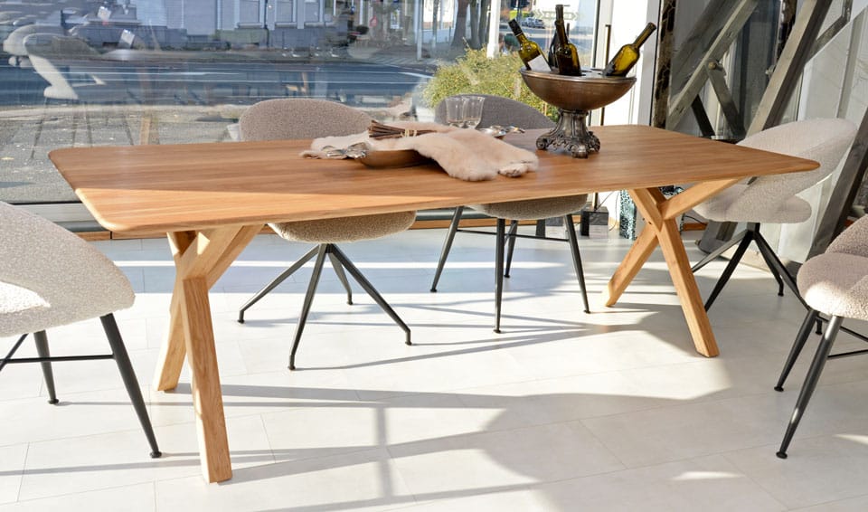 Esstisch DUBLIN+DUMFRIES, Tischplatte und Untergestell aus Eiche massiv, Roheffekt geölt Esstisch DUBLIN+DUMFRIES, Tischplatte und Untergestell aus Eiche massiv, Roheffekt geölt