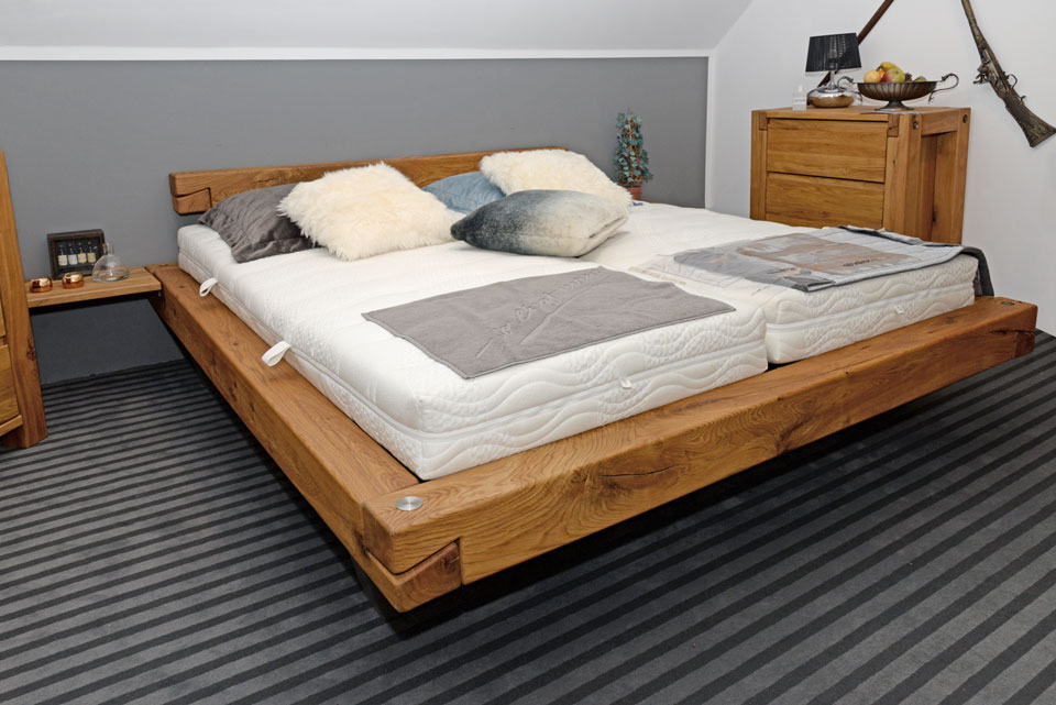 Doppelbett QUADRO 4, Kiefer massiv, gelaugt, geölt, auf Schwebekufen aus Kiefer Doppelbett QUADRO 4, Kiefer massiv, gelaugt, geölt, auf Schwebekufen aus Kiefer