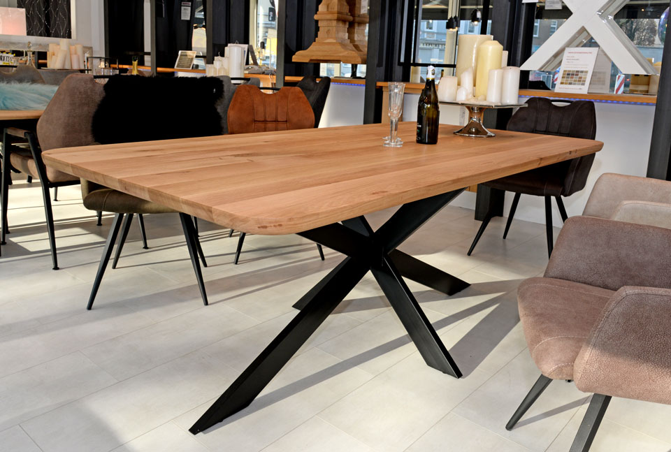 Esstisch STERLING + SPIDER180, Massivholzplatte Wildeiche mit breiten Lamellen und Metalluntergestell Esstisch STERLING + SPIDER180, Massivholzplatte Wildeiche mit breiten Lamellen und Metalluntergestell