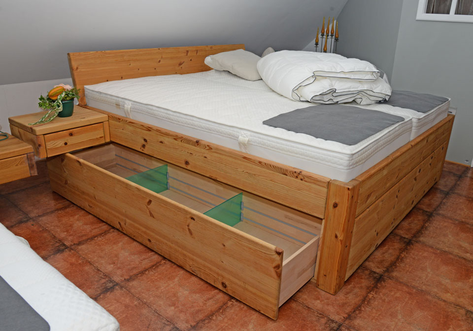 Doppelbett mit Schubkästen SYSTEMBETT, Kiefer massiv, gelaugt, geölt, Komforthöhe 54 cm