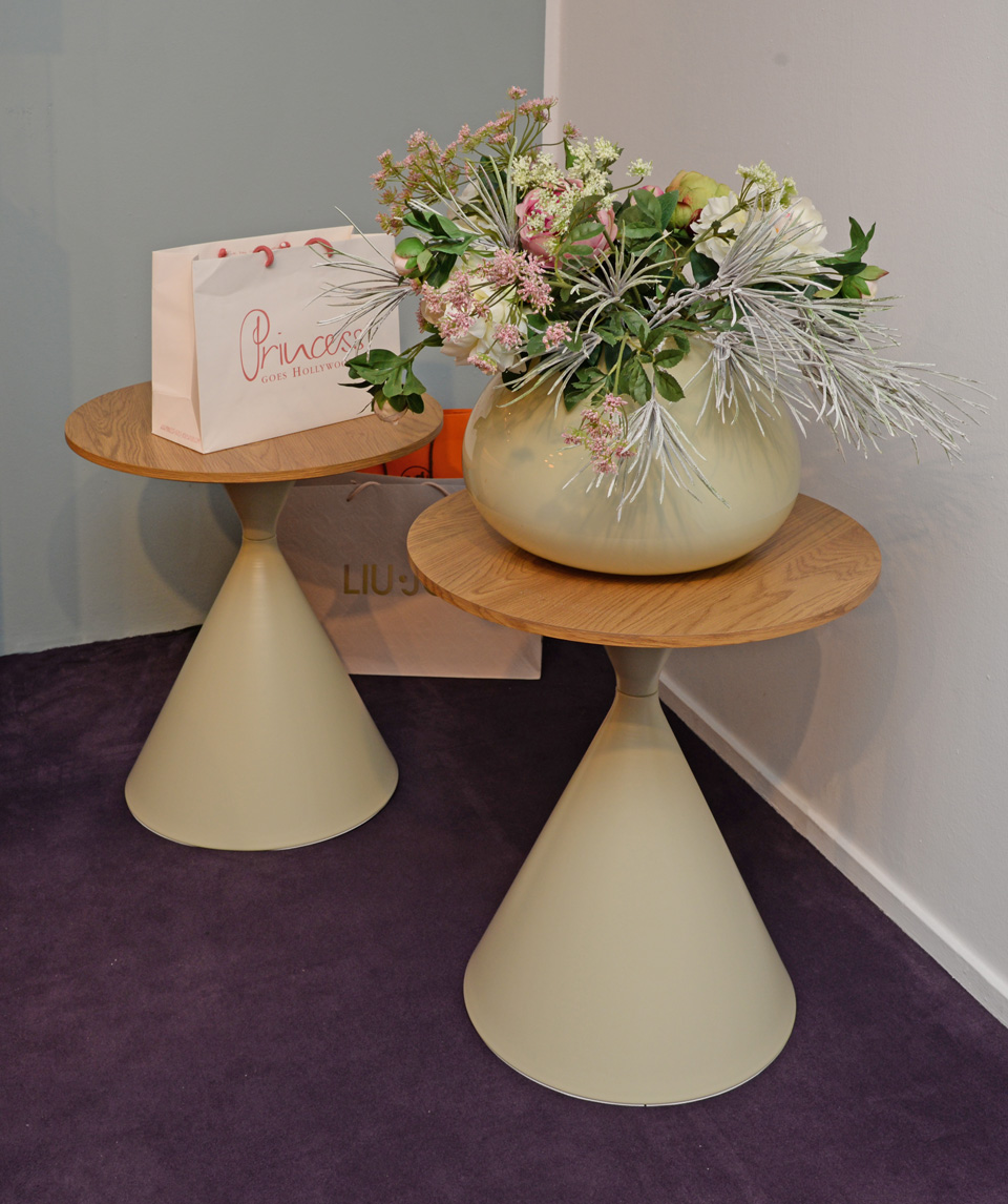 Beistelltisch AMALFI, Untergestell aus Metall, Tischplatte in Holzoptik