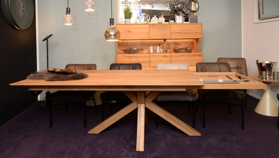 ARANEO Esstisch, Wildeiche massiv, ausziehbar, Spideruntergestell aus Massivholz