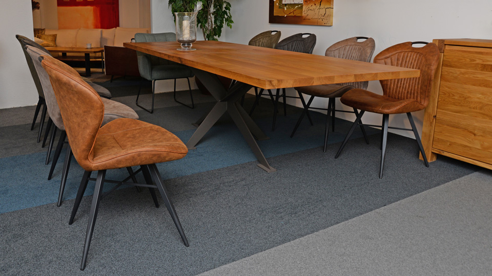 Esstisch bestehend aus: Tischuntergestell SPIDER, Laserschnitt, carbonfarbig, Tischplatte APOLLO, Massivholz Balkeneiche