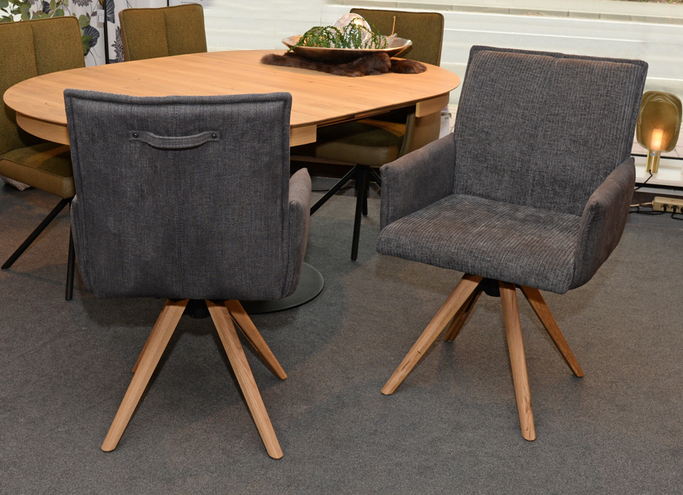 Stuhl mit Armlehnen DIAS T, Spidergestell aus Massivholz, drehbar, Griff im Rücken, Komfortbreite