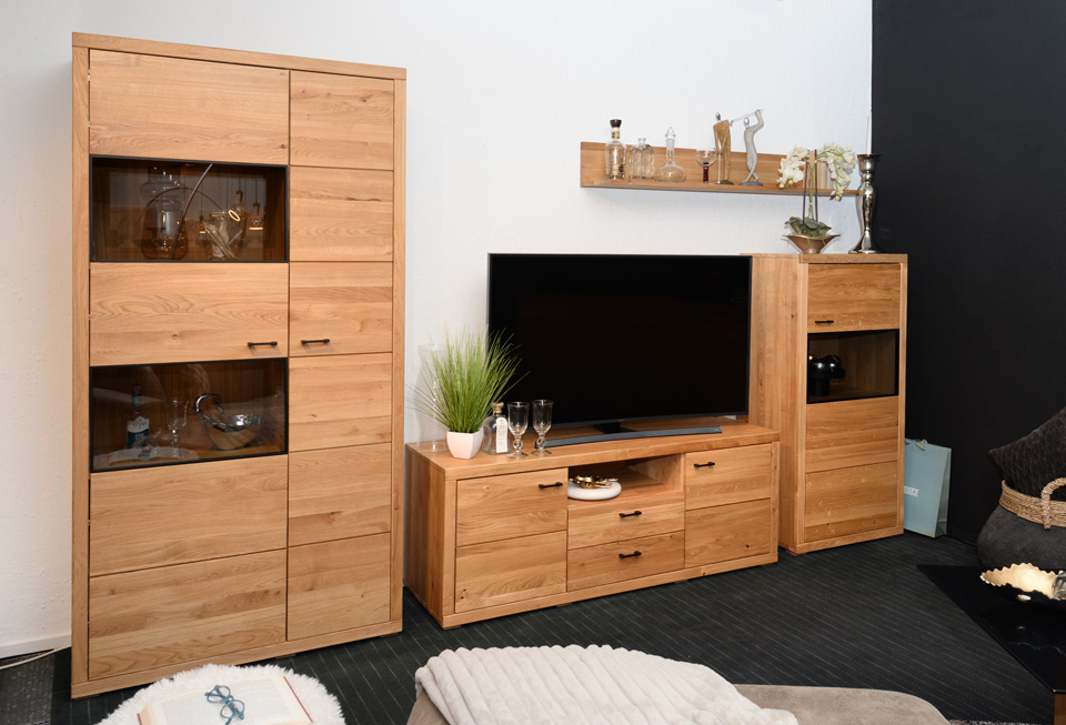 Wohnzimmerschränke MORSUM, komplette Wohnwand, Wildeiche massiv mit schwarzen Griffen Wohnzimmerschränke MORSUM, komplette Wohnwand, Wildeiche massiv mit schwarzen Griffen