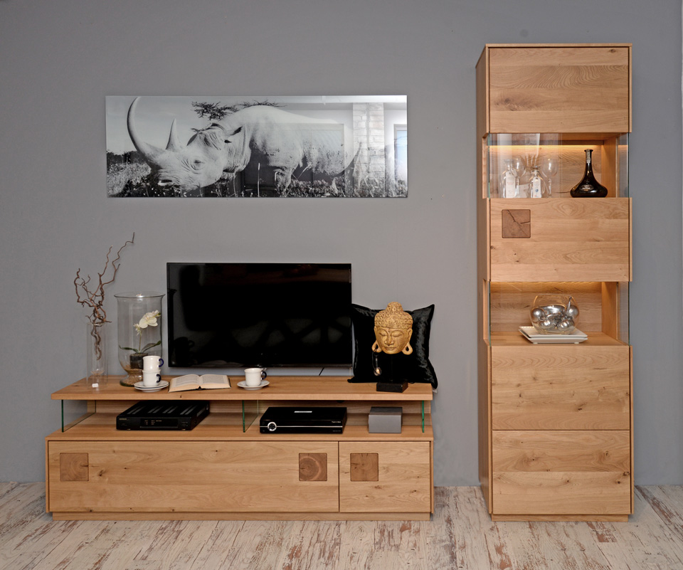 Wohnzimmerschränke ZÜRICH, Wildeiche massiv, Roheffekt geölt, TV-Lowboard und schmale Vitrine