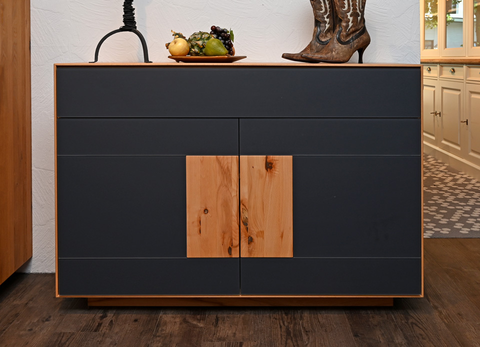 Garderobe KEMPTEN, Sideboard, Kernbuche, Glas anthrazit Garderobe KEMPTEN, Sideboard, Kernbuche, Glas anthrazit