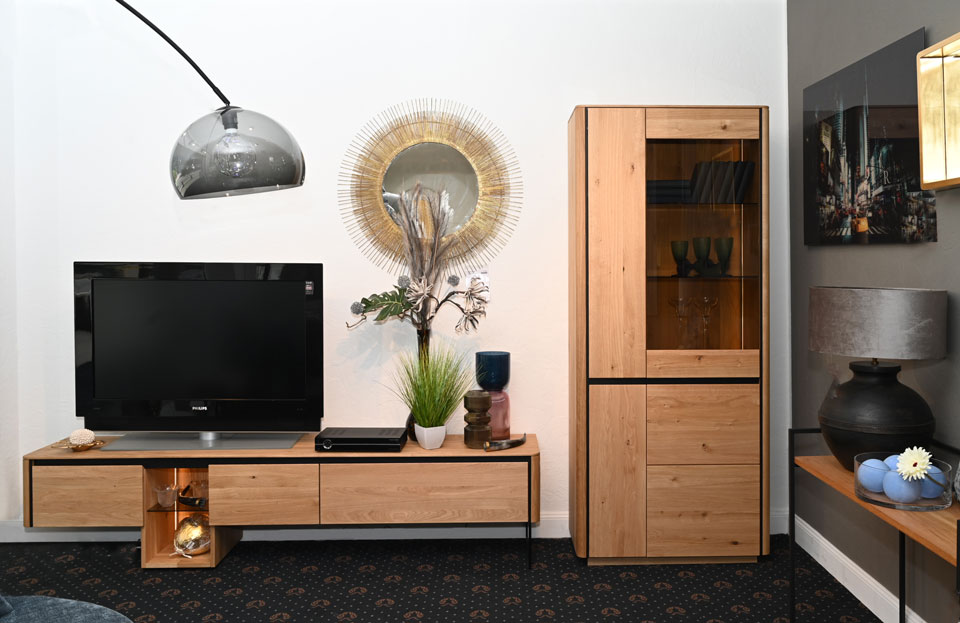 Wohnzimmerschränke ARBON, Wildeiche massiv, LED-Beleuchtung, gerundete Kanten Wohnzimmerschränke ARBON, Wildeiche massiv, LED-Beleuchtung, gerundete Kanten