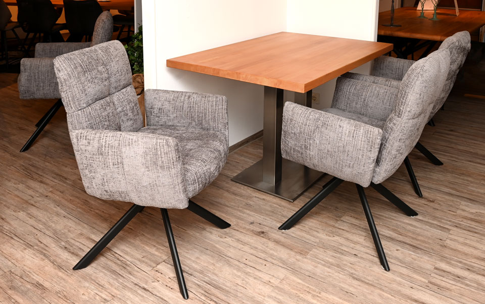 Stuhl LUX als 4-er Stuhlgruppe, drehbares Untergestell Stuhl LUX als 4-er Stuhlgruppe, drehbares Untergestell
